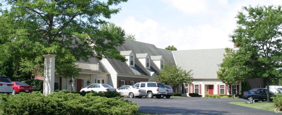 More Photos Of 1351-1361 W Towne Square Rd, Mequon Office For Lease