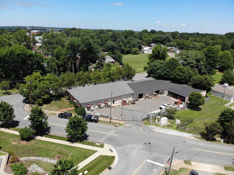 Primary Photo Of 2101 Sunnyside Ave, Winston-Salem Light Distribution For Sale