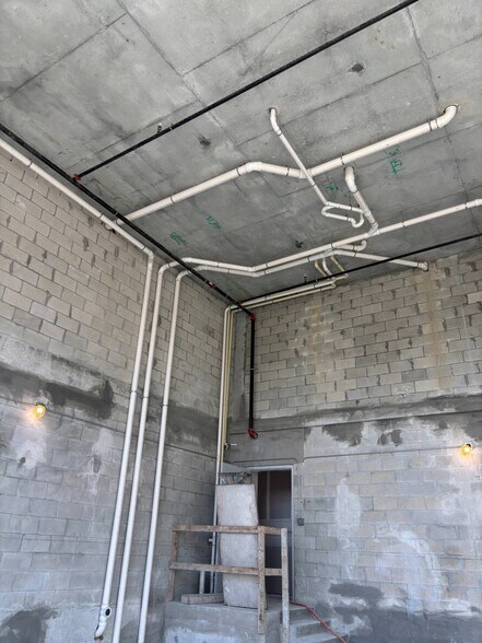 More Photos Of 2233 Hollywood Blvd, Hollywood Apartments For Lease