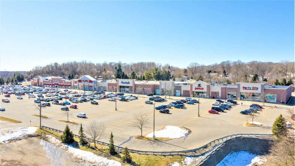 More Photos Of 3165 Alpine Ave, Grand Rapids Storefront For Lease