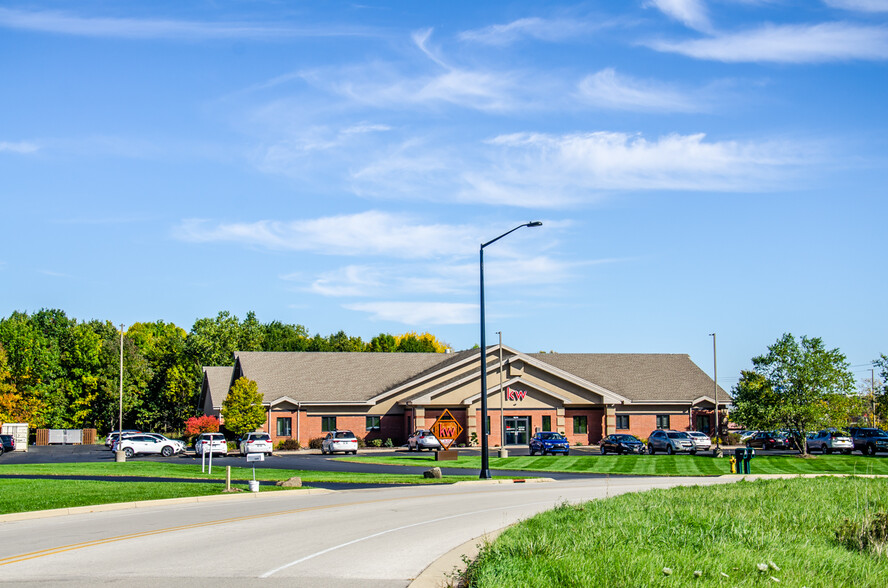 Primary Photo Of 1674 Eisenhower Dr, De Pere Office For Lease