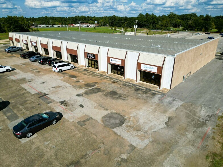 Primary Photo Of 440 N Eastman Rd, Longview Flex For Lease