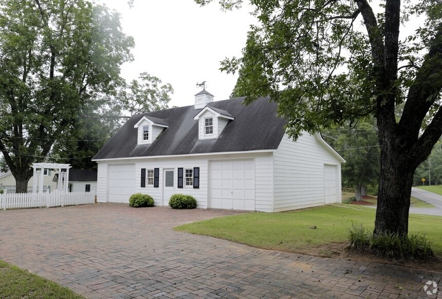 More Photos Of 1994 New Hope Church Rd, Monroe Office Residential For Lease