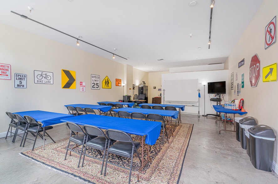 More Photos Of 148 Johnson St, Windsor General Retail For Sale