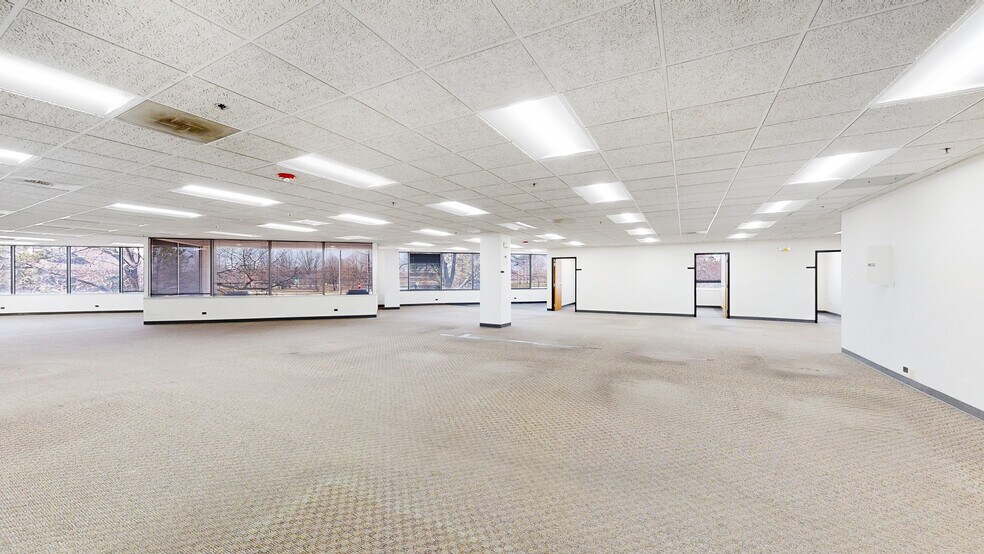 More Photos Of 1301 Basswood Rd, Schaumburg Office For Sale
