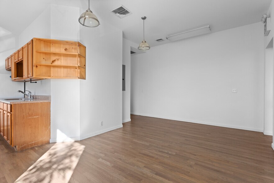 More Photos Of 317-319 3rd Ave, Brooklyn Storefront Retail Office For Lease