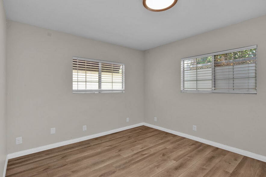 More Photos Of 801 W Whittier Blvd, La Habra Storefront Retail Residential For Sale