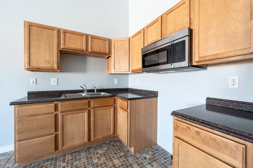 More Photos Of 211 Jetway Dr, Belgrade Flex For Sale