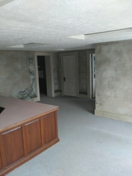 More Photos Of 228 E Washington St, Shelbyville Warehouse For Sale