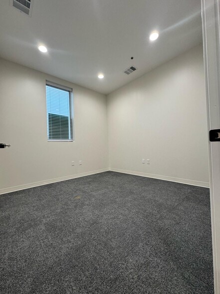 More Photos Of 1400 N Coit Rd, McKinney Unknown For Lease