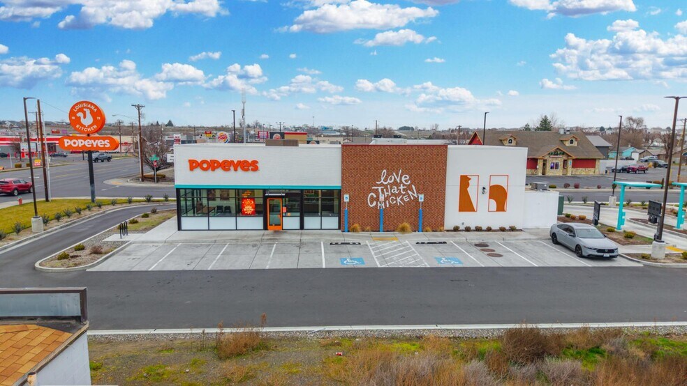 Primary Photo Of 1680 N 1st Pl, Hermiston General Retail For Sale