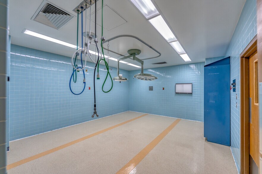 More Photos Of 40 Hurley Ave, Kingston Medical For Sale