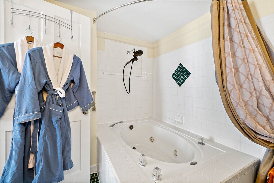 More Photos Of 444 S Beach St, Daytona Beach Hospitality For Sale