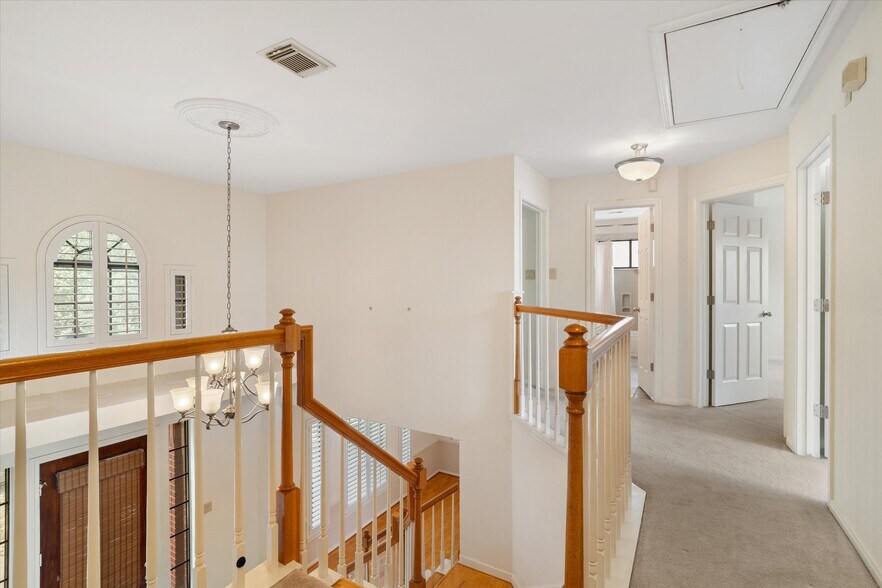 More Photos Of 124 Lake Point Dr, League City Specialty For Sale