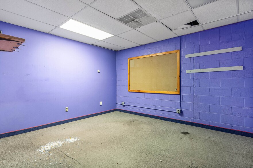 More Photos Of 120 Andover St, Danvers Freestanding For Lease