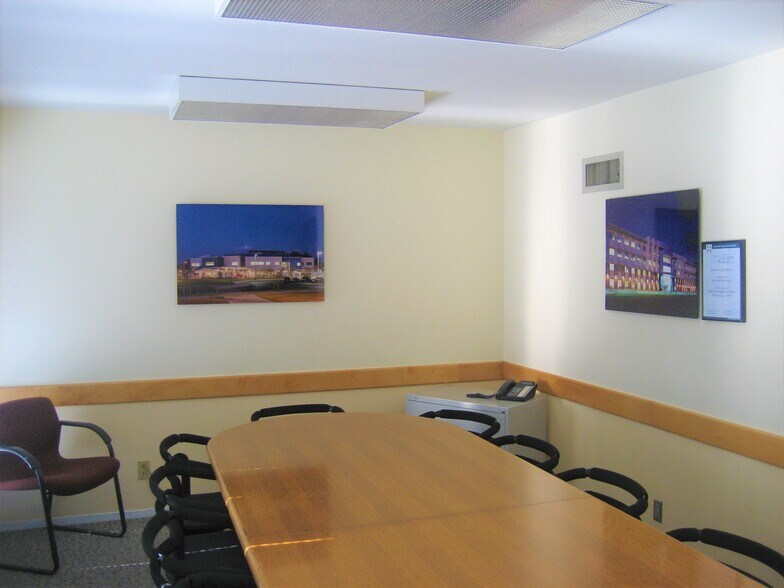 More Photos Of 930 Colorado Blvd, Los Angeles Office For Sale