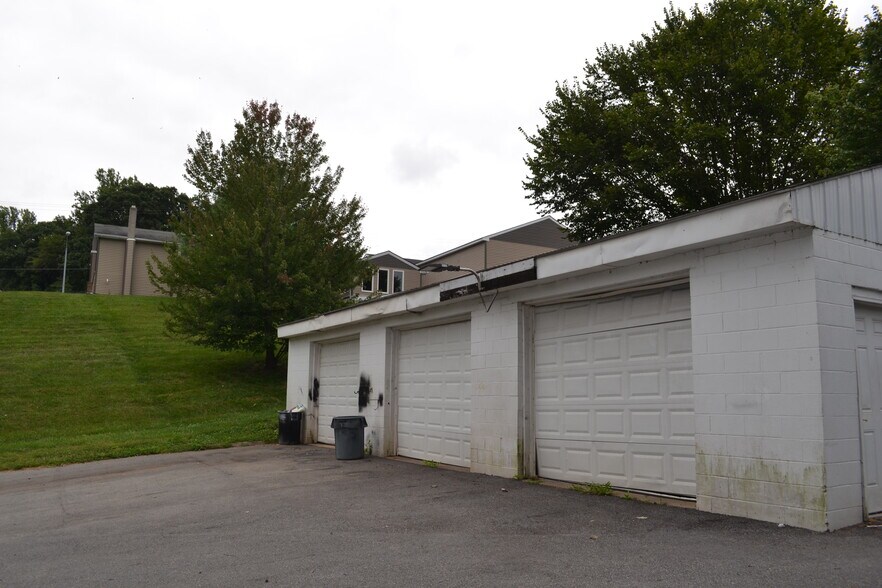 More Photos Of 4028 Hanover Pike, Manchester Auto Repair For Sale