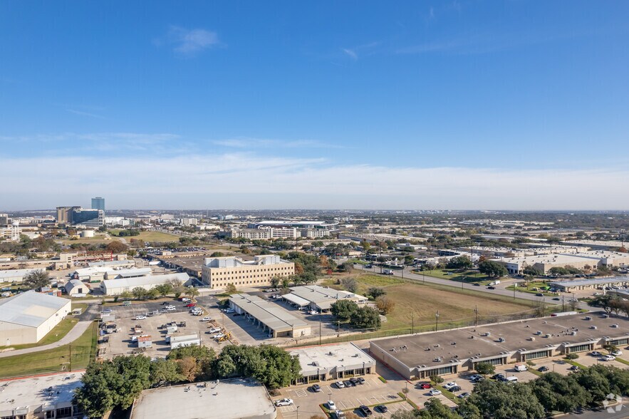 More Photos Of 2800 Longhorn Blvd, Austin Light Distribution For Lease