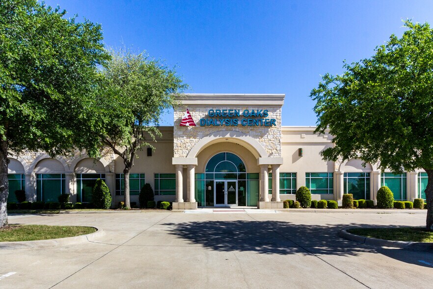 More Photos Of 1950 NE Green Oaks Blvd, Arlington Office For Lease