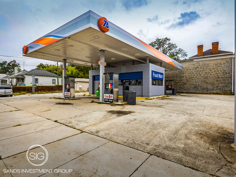 Primary Photo Of 238 S Congress St, Winnsboro Convenience Store For Sale