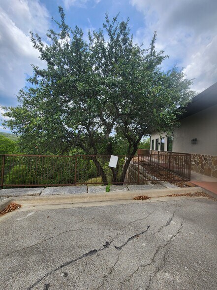 More Photos Of 21200 TX-46, Spring Branch Medical For Sale