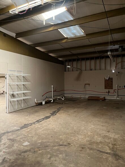 More Photos Of 1202 Falls St, Jonesboro Warehouse For Lease
