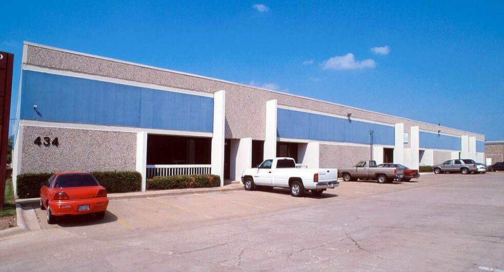 More Photos Of 310 W Mockingbird Ln, Dallas Unknown For Lease