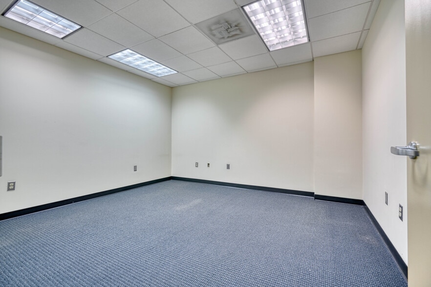 More Photos Of 438 N Frederick Ave, Gaithersburg Medical For Sale