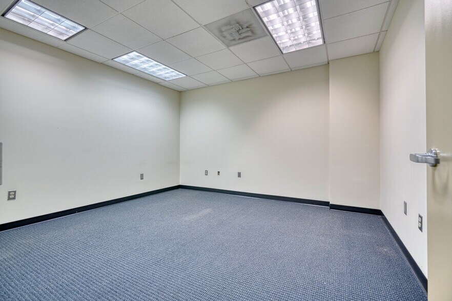 More Photos Of 438 N Frederick Ave, Gaithersburg Medical For Sale