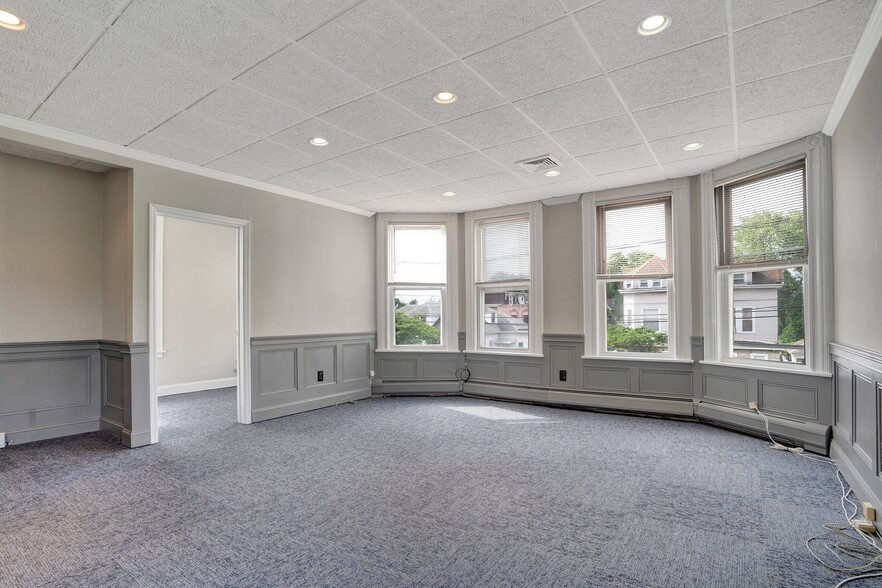 More Photos Of 374 Clifton Ave, Clifton Office For Sale