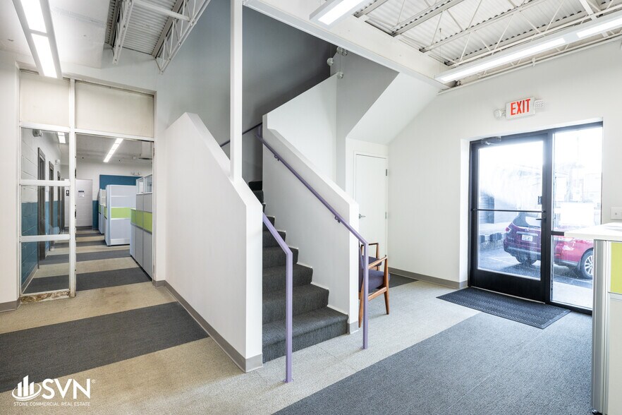 More Photos Of 330 Midland Pl, Lexington Warehouse For Lease