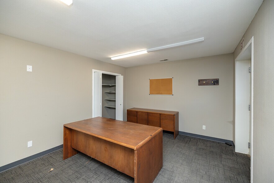 More Photos Of 130 E 10th Ave, South Hutchinson Industrial For Sale