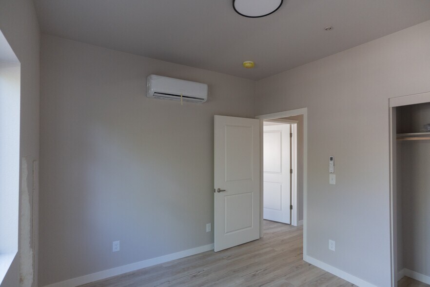 More Photos Of 40 W 13th St, Merced Apartments For Sale