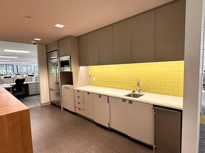 More Photos Of 6055 Primacy Pky, Memphis Office For Lease