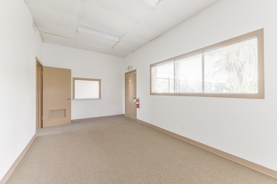 More Photos Of 1022-1024 Pasadena Blvd, Pasadena Medical For Sale