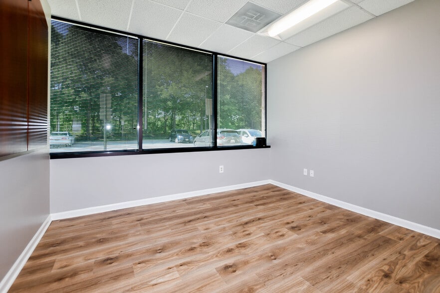 More Photos Of 12150 Annapolis Rd, Glenn Dale Medical For Lease