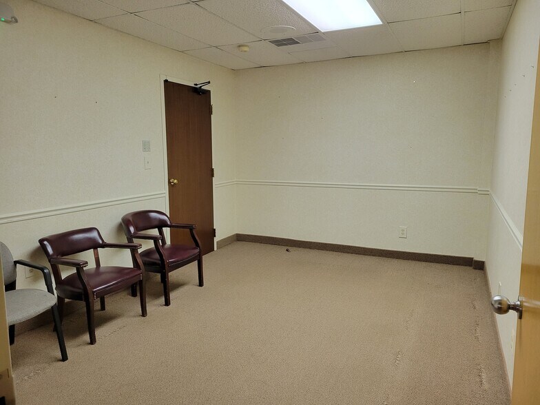 More Photos Of 180 White Rd, Little Silver Medical For Lease