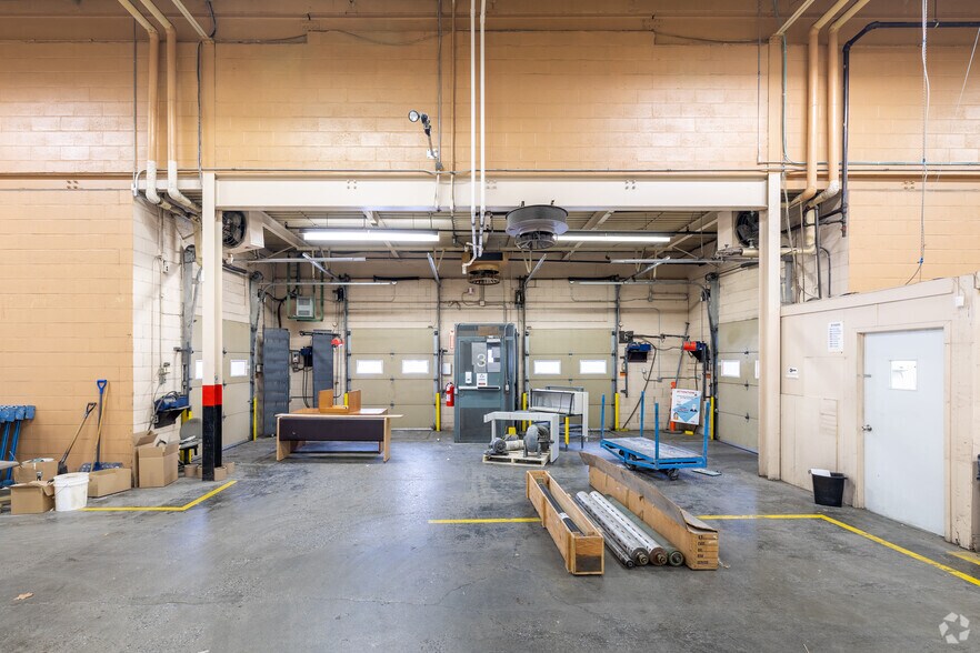 More Photos Of 200 Boul Grand N, Cowansville Warehouse For Sale