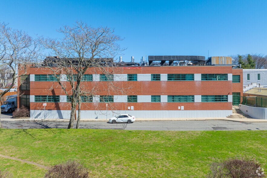 More Photos Of 85 Bolton St, Cambridge Research And Development For Lease