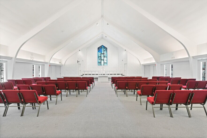 More Photos Of 200 Carr Ln, Duncanville Religious Facility For Lease