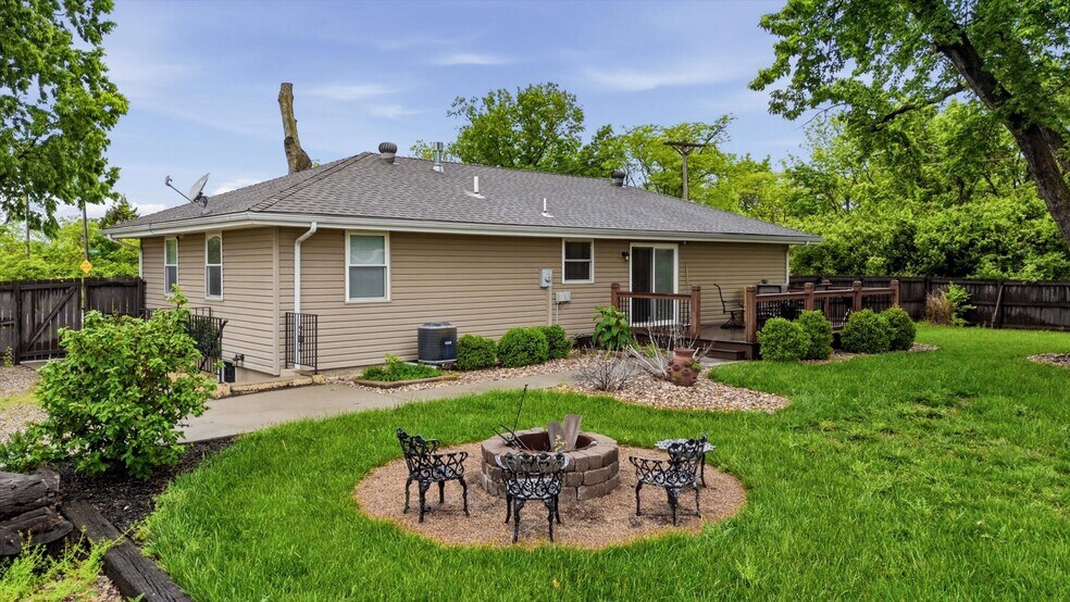 More Photos Of 2450 NW Lowenstein Dr, Lee's Summit Flex For Sale