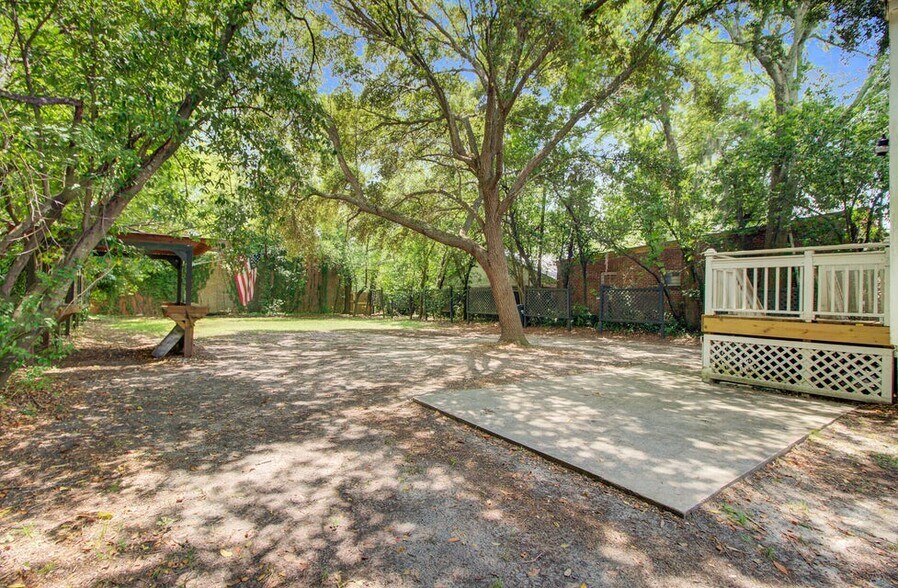 More Photos Of 117 S Cedar St, Summerville Office For Lease