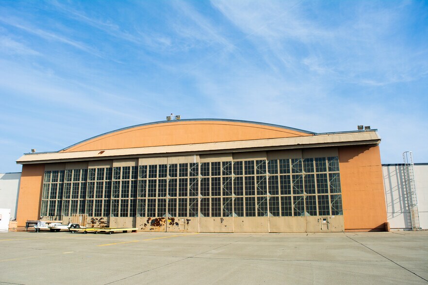More Photos Of 4917 Bailey Loop, Mcclellan Airplane Hangar For Lease