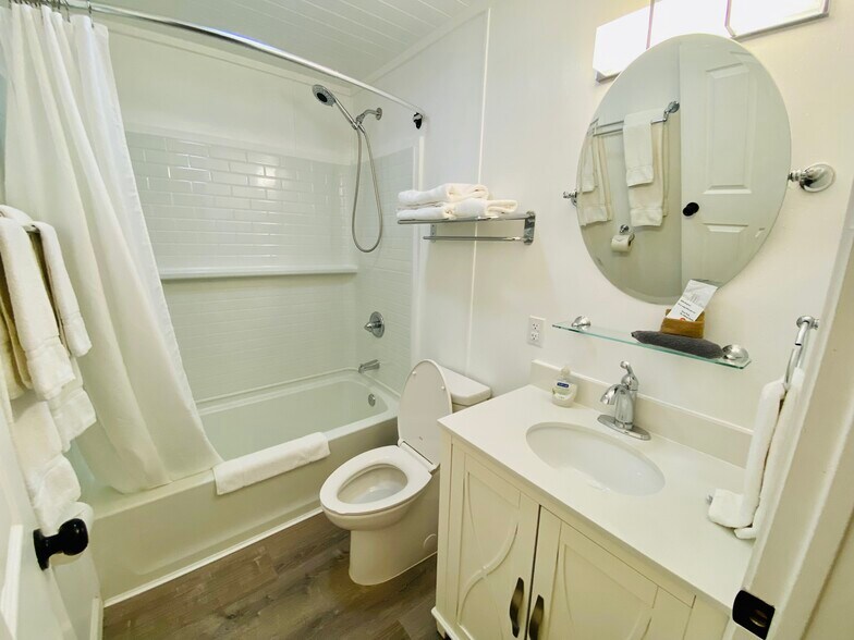 More Photos Of 104 Scudder Ln, Wimberley Hotel For Sale