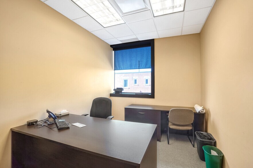 More Photos Of 8127 Boul Saint-Michel, Montréal Office For Lease
