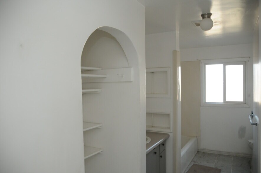 More Photos Of 2770 W 5400 S, Salt Lake City Flex For Sale