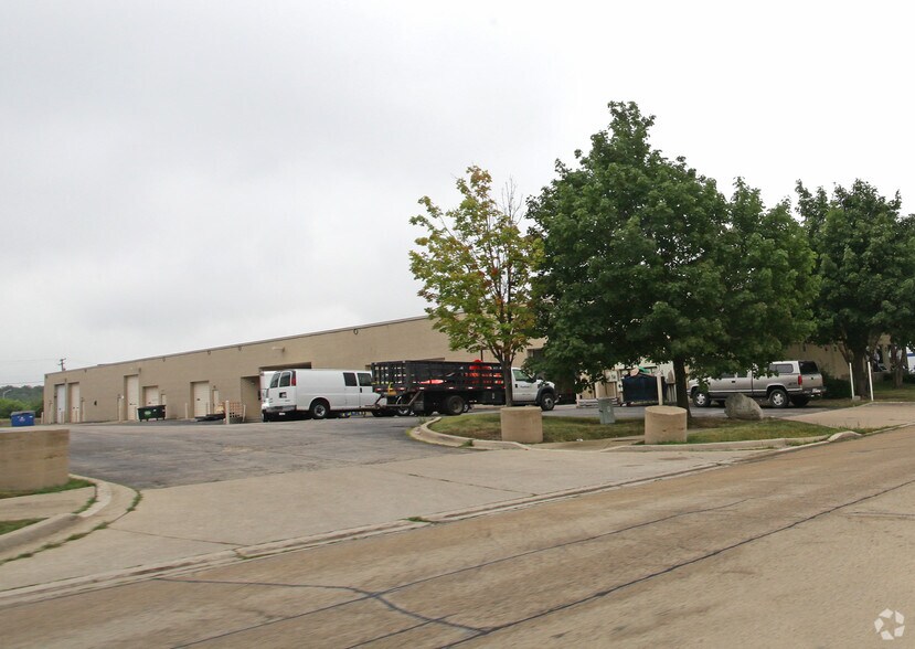 More Photos Of 1277 Naperville Dr, Romeoville Warehouse For Lease