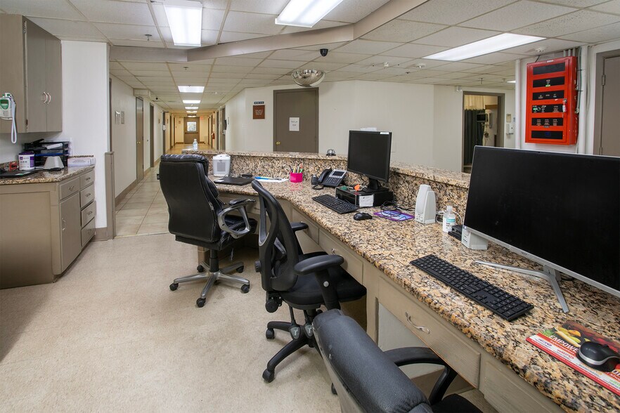 More Photos Of 707 N Waldrip St, Grand Saline Hospital For Lease