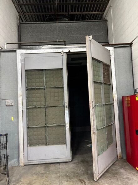 More Photos Of 4315 Taggart Creek Rd, Charlotte Warehouse For Sale