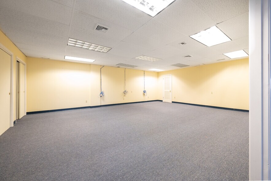 More Photos Of 477 Boston Post Rd, Orange Storefront Retail Office For Lease